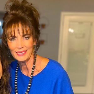 Meet your Posher, Ara